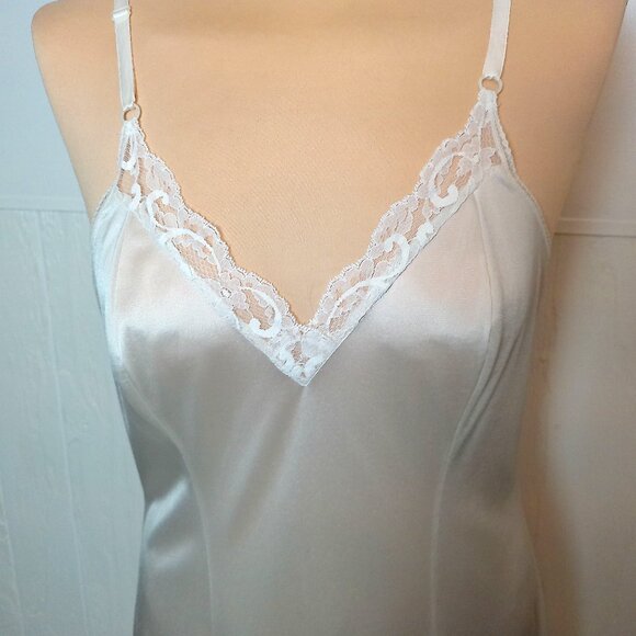 Vintage JCPenney Satin Slip Size 38 (Medium) Cream lingerie undergarment - Picture 4 of 9
